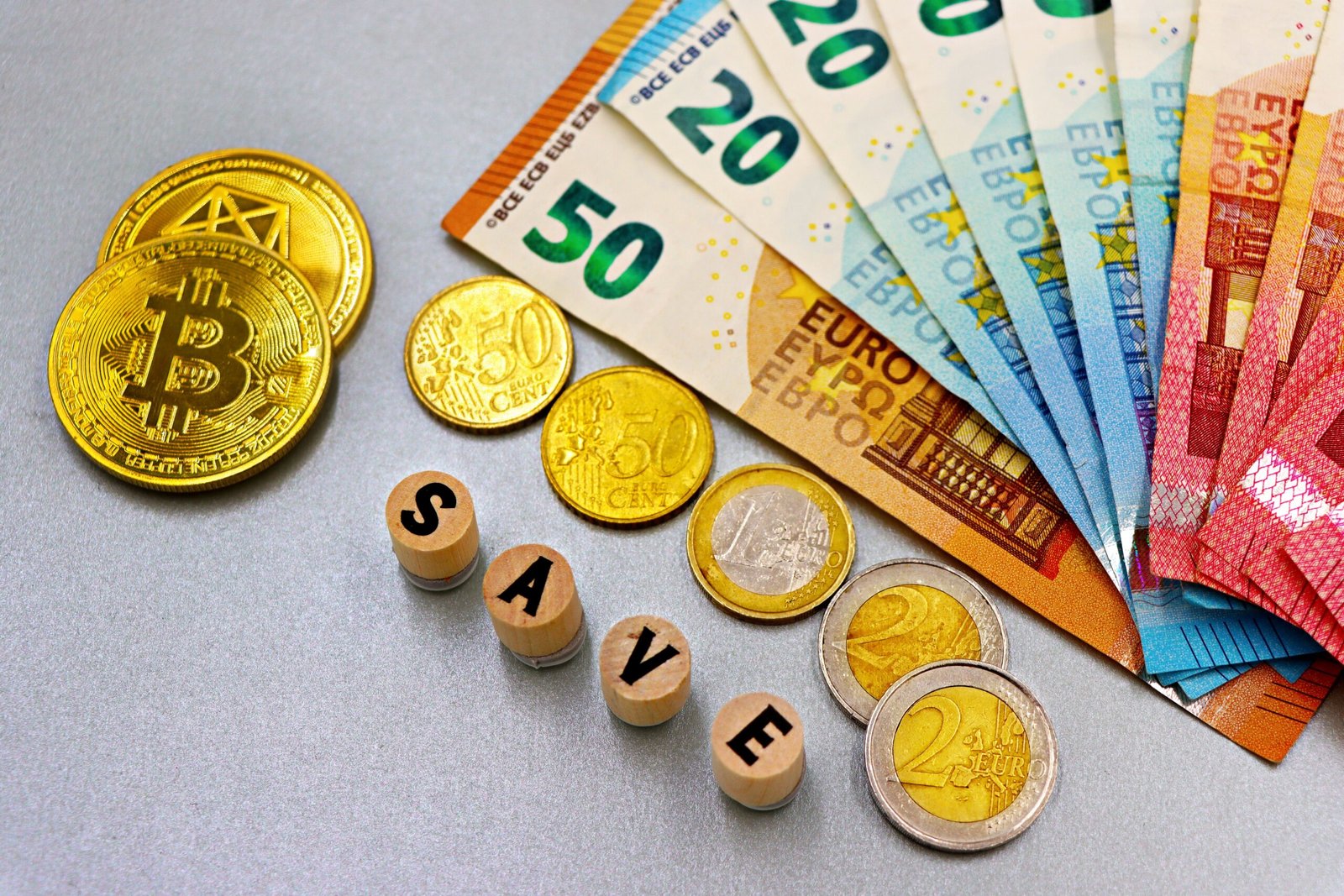 “10 Easy Ways to Save Money Every Month”