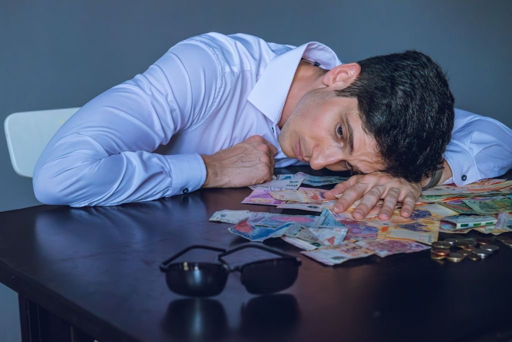 Why Most Americans Fail at Saving (And the One Habit That Changes Everything)